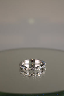 White gold art deco round brilliant diamond ring